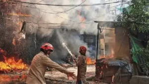 Experts explain that as a fire spreads, oxygen levels inside rooms drop rapidly while smoke