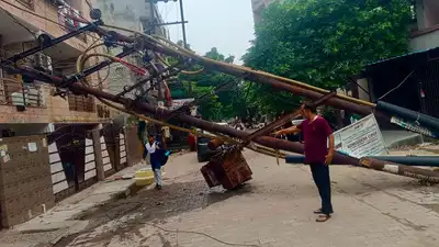 A dilapidated electricity pole and transformer collapsed early Thursday morning in Ghaziabad
