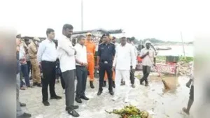 DM inspects Bakshi Bund STP and Nagvasuki road amid rising twin rivers