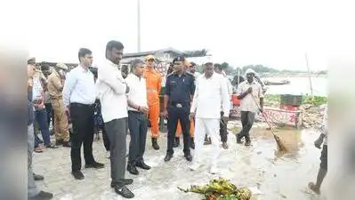 DM inspects Bakshi Bund STP and Nagvasuki road amid rising twin rivers