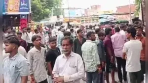 Family blocks road after 2 die in Bithoor accident