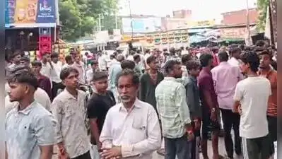 Family blocks road after 2 die in Bithoor accident