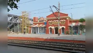 Howrah : After being trapped in an elevator for about 40 minutes at Liluah railway station