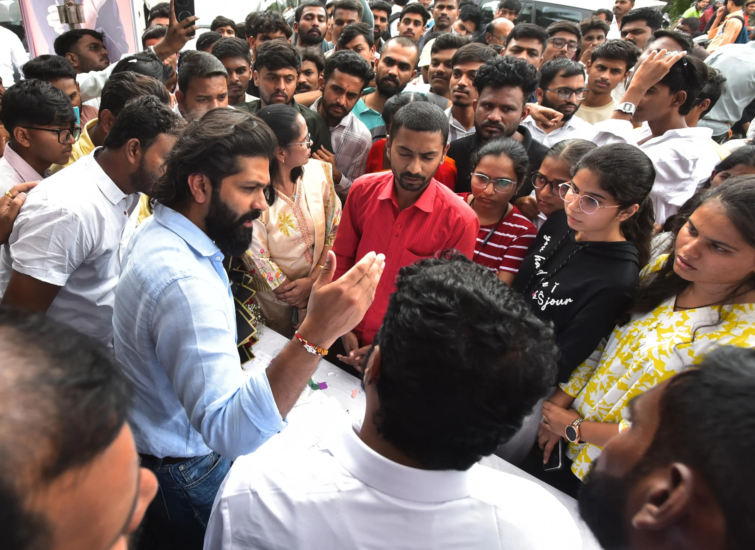 His outreach comes amid efforts by political parties to engage with the youth, after the Jantar