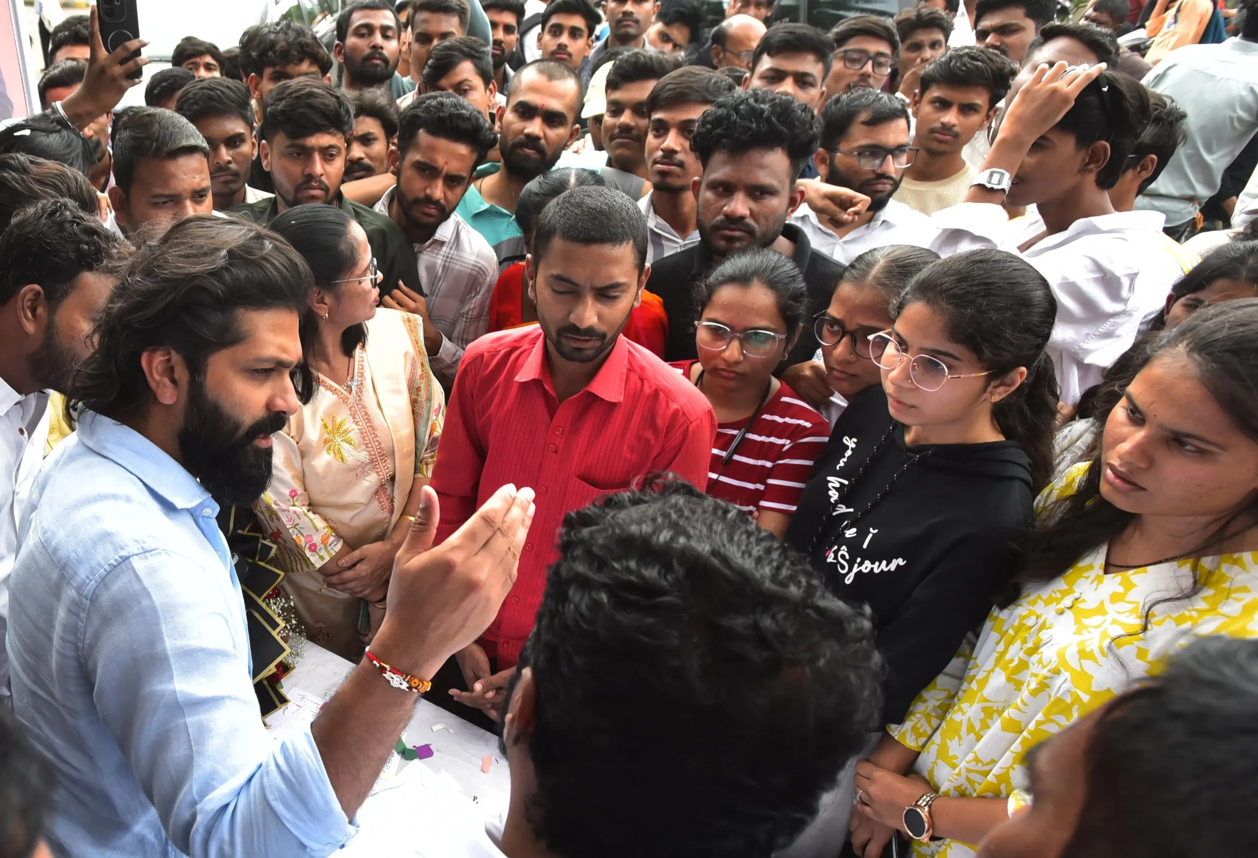 His outreach comes amid efforts by political parties to engage with the youth, after the Jantar