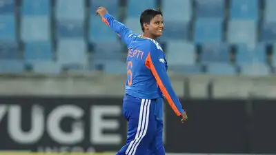 Kranti Gaud and Nandani Sharma removed the openers early, while Shree Charani and Deepti then