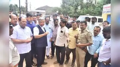 Speaking after releasing documents near the Bhavanishankar Temple, Shettar alleged that civic