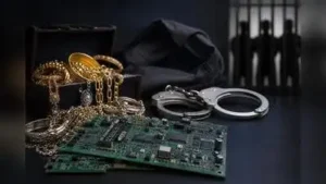 Pune: A gang of thieves with jewellery and valuables worth Rs19 lakh were arrested by Pune