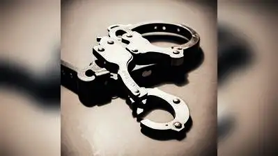 Two held in Lohegaon for robbing autorickshaw driver after he caught one with wife