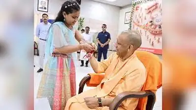 CM plants sapling to mark Rakhi fest
