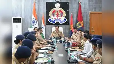 Inspector Rajiv Kumar Singh was also sent to the police lines from Phulpur police station