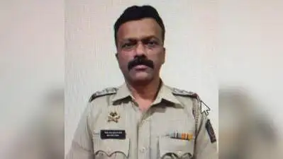 Mumbai: Two cops, including RAK Marg police senior inspector Vinod Tawde , suffered injuries