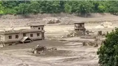 114 people stranded at Nepal-Tibet border, no word yet on 61 — Prayers & panic