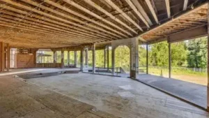 In 1994, Hollywood Video's founder bought 32 Oregon acres for $1.25 million and began