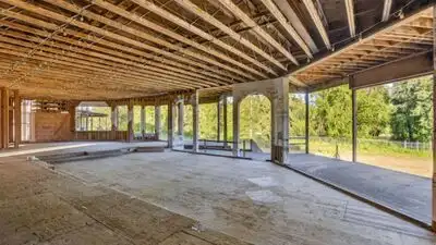 In 1994, Hollywood Video's founder bought 32 Oregon acres for $1.25 million and began