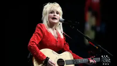 Buckingham Palace paid tribute to American singer Dolly Parton on Wednesday as the Band