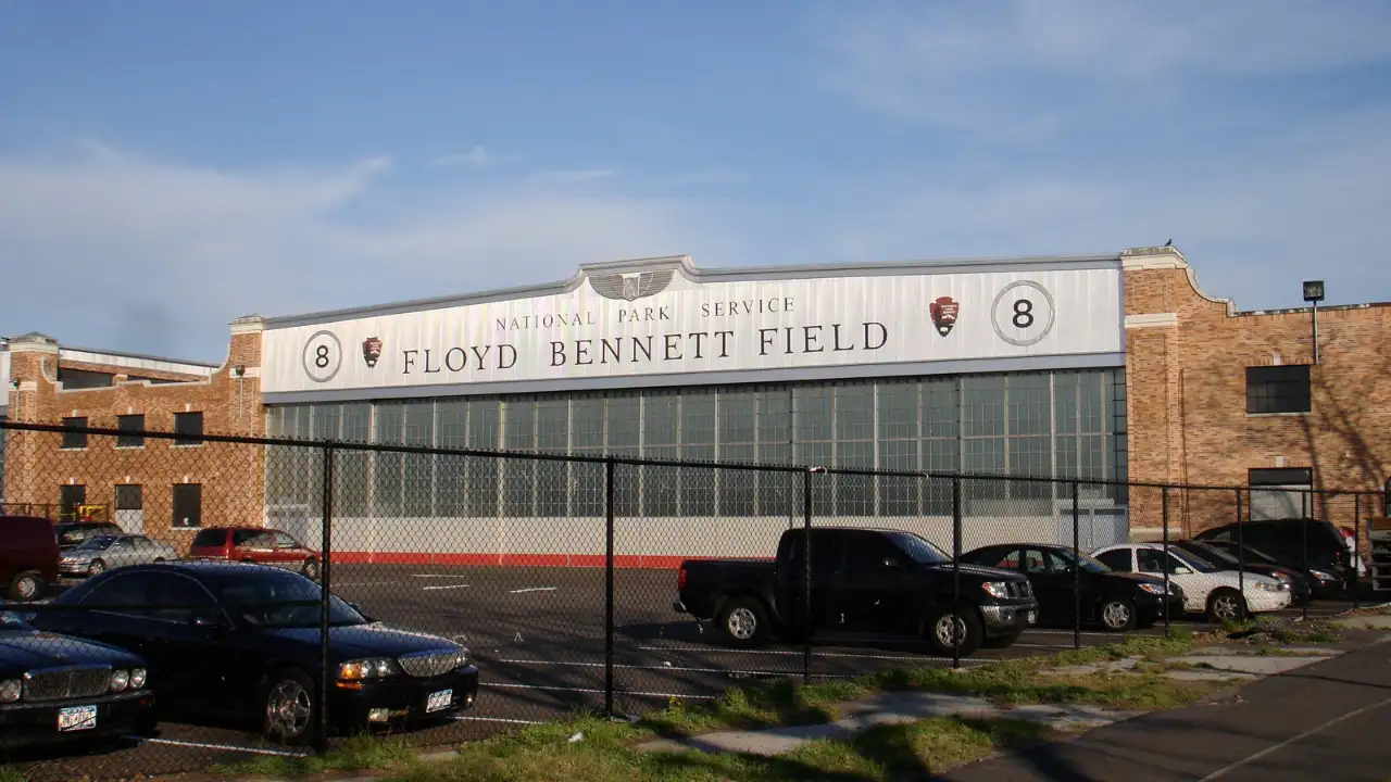 Floyd Bennett Field never became the commercial success city: The wider industry impact