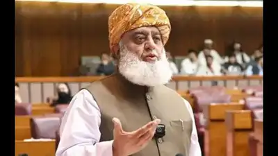 He recalled how the Pakistan Army laid down its arms in 1971, just a day after then-President