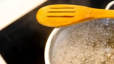 The viral kitchen trick explained — Put a wooden spoon across a boiling pot