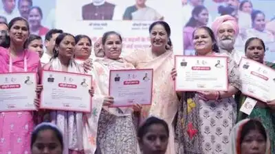 Chief Minister Rekha Gupta distributed approval letters to 2,500 beneficiaries under the Delhi
