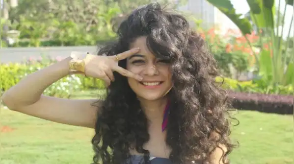 A practical guide to 3 simple tips to turn frizzy hair into gorgeous curls