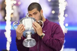 Carlos Alcaraz kisses the championship trophy after defeating Jannik Sinner AP Photo/Kirsty