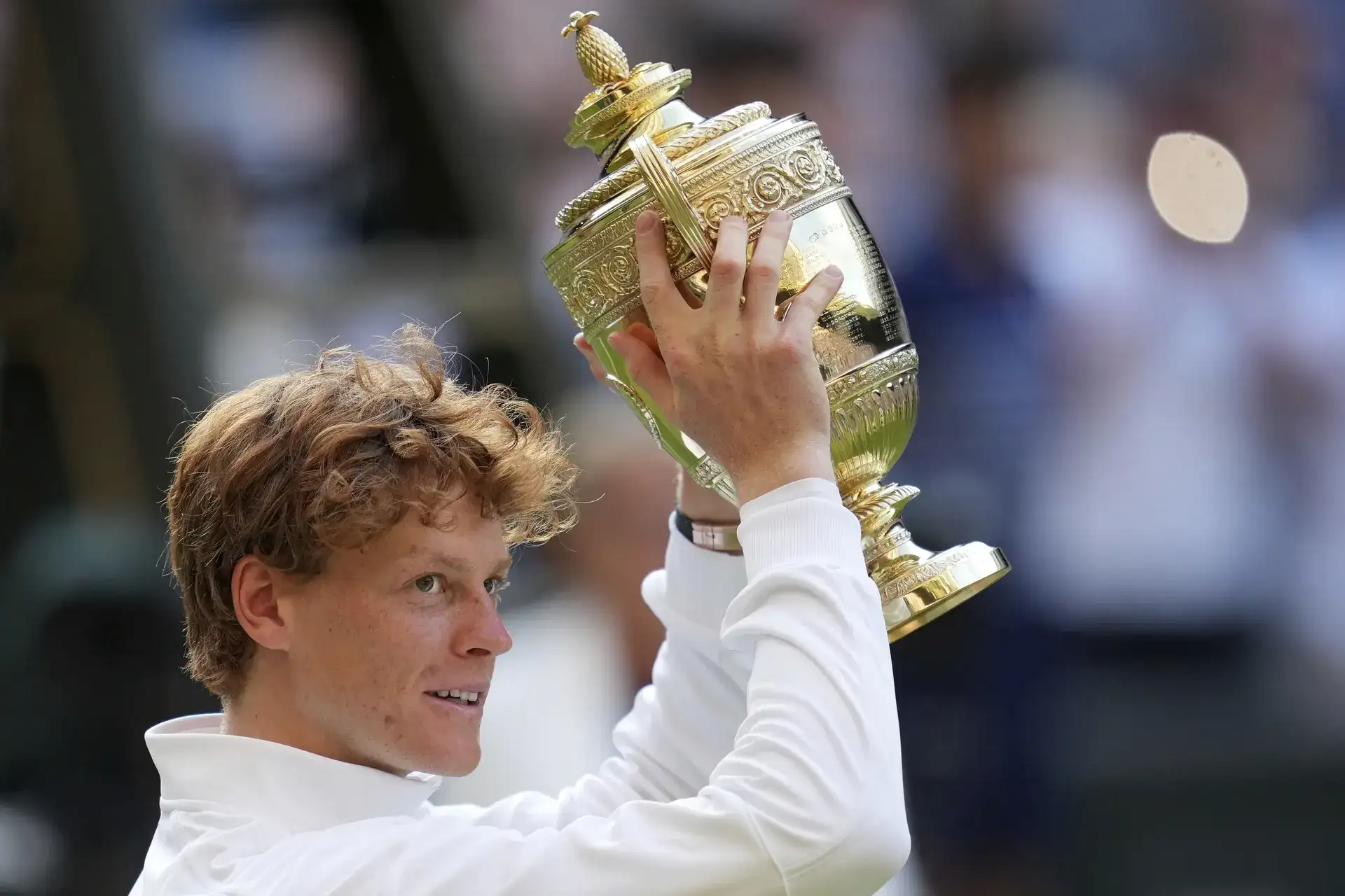 Jannik Sinner on Sunday announced himself as a Grand Slam champion on grass in emphatic