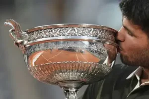 How much will Carlos Alcaraz victory as prize money after clinching the top prize at the 2025