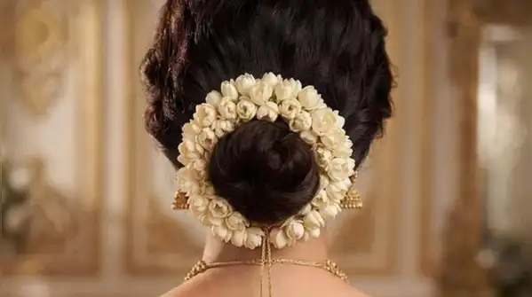 From fragrant flowers to stunning gold decorations worn as hair adornments, traditional Indian