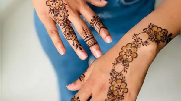 Depending on one’s preference, one may choose anything from traditional jaali mehendi designs