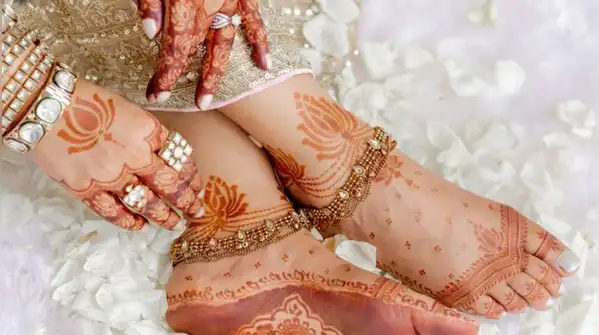 the feet are no less special While hands appear to be the favourite for mehendi