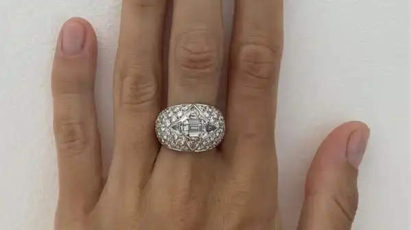One of the most intriguing pieces to belong to Princess Diana has to be the gold and diamond