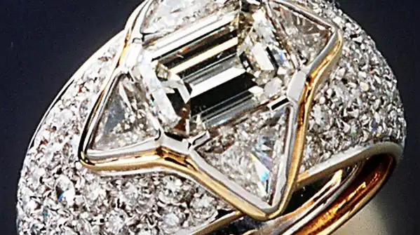 One of the most intriguing pieces to belong to Princess Diana has to be the gold and diamond