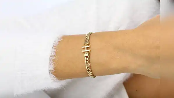 They're the ones that make your sister think, “He actually knows me.” And jewellery works