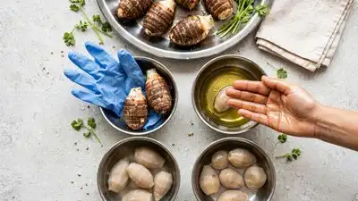 Adding flour to the hands may make a slippery root easier to grip, but it does not remove