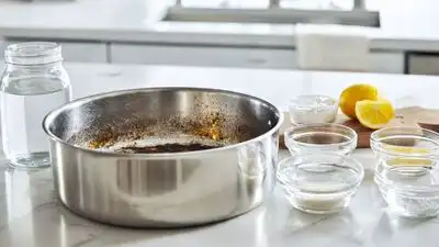 Here are some practical ways to remove sticky, burnt rice and clean the pot with minimal effort