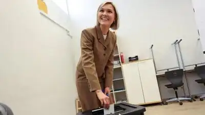 In August, she said a "no" vote would end the debate over Iceland's EU membership