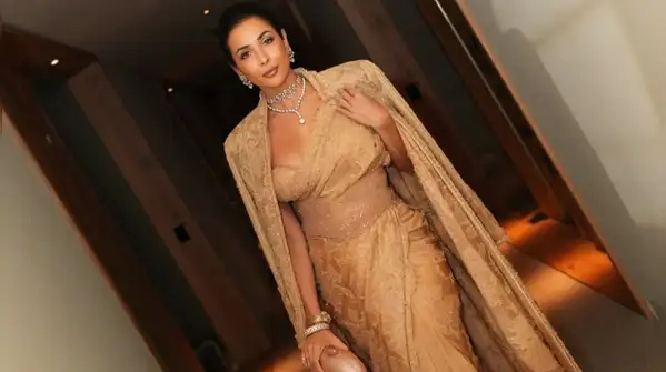 Her Melbourne look was all about the right mix of a lace saree, a corset blouse