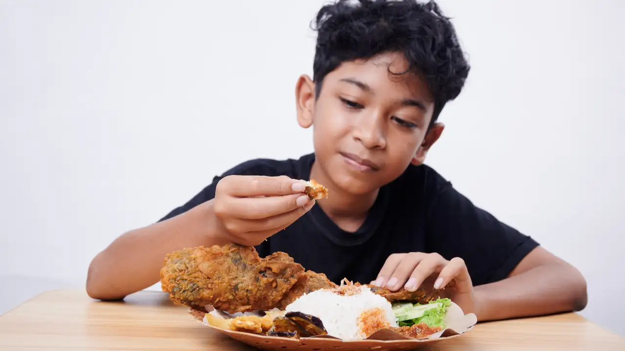 For many parents, “Finish everything on your plate” is a familiar mealtime instruction- one