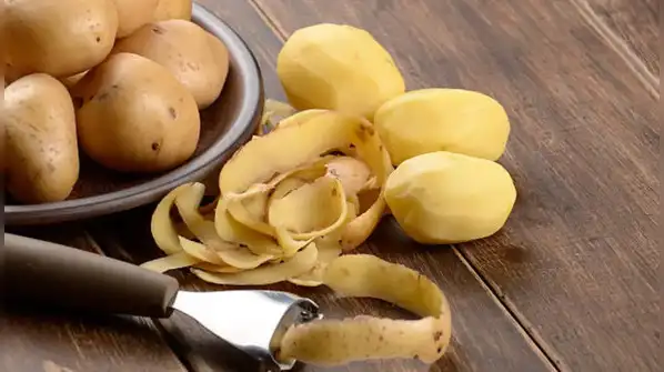 If you also feel this way, we have short-listed some simple and easy hacks for peeling