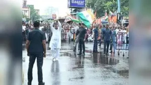 CM West Bengal, Suvendu Adhikari singing 'Vande Mataram’ along with citizens at 8B bus stand
