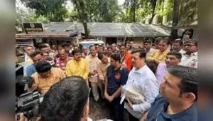 BJP’s Kirit Somaiya joins the protest outside Malad police station on Thursday