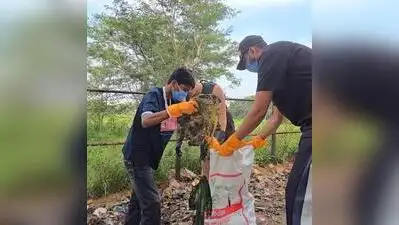 Bittu Tabahi aka Surendra Singh Choudhary from Madhya Pradesh joins volunteers in clearing over