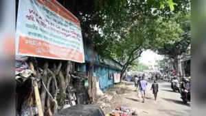 Police, Customs crack down on illegal trade at Galiff Street pet market