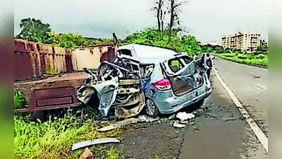 The accident also disrupted traffic on the busy Mumbai-Nashik highway for some time