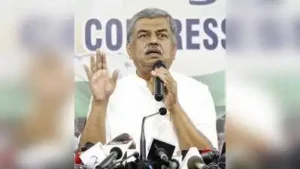 Because they were from ‘Pakistan’, bK Hariprasad had accused Abhay Patil of BJP of asking EC