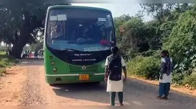 Koppal: A schoolgirl, Savita, staged a solo protest by standing in front of a bus after it