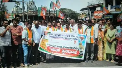 Former MLA Appachhu Ranjan Thursday accused the Congress of pushing the state govt