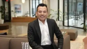 With his wife, Lucia, Valdez moved to Kansas City and invested $14,000 in a frozen-dessert