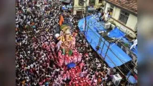 Police will introduce a red-green signal system during Ganesh arrival and immersion processions